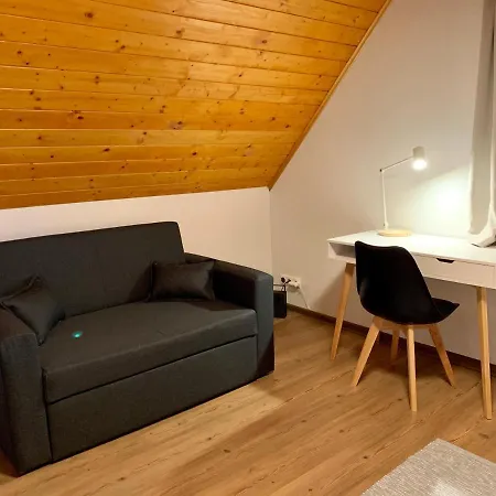 Semesterbostad Domcek & Sauna Garden *